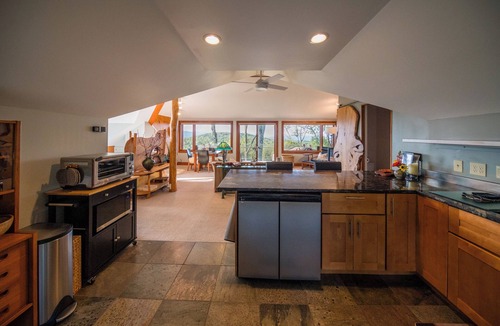Moretown House | Peaceful luxurious retreat with stunning mountain views & nearby skiing/hikes!