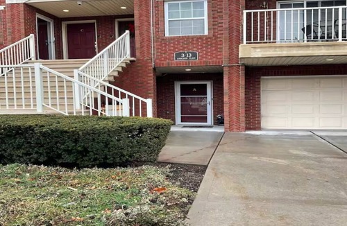 Queens House | Peaceful Luxury Condo minutes from LaGuardia Airport