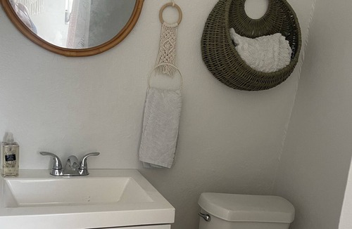 Estate Marys Fancy Apartment | Peaceful mid island updated apartment.