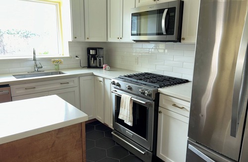 Lawndale/ Wayside House | Peaceful/Modern 2-bedroom house with AC in vibrant East Houston