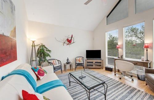 Oatmeal House | Peaceful, Modern Home Close to Lago Vista with Large Deck & Balcony