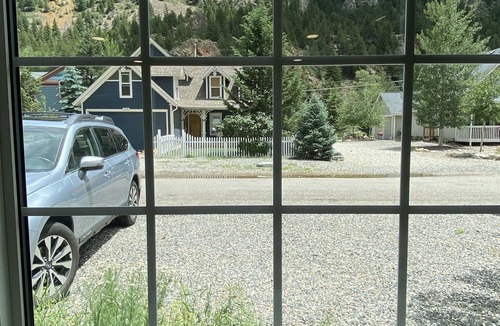 Historic District House | Peaceful Modern Mountain Retreat. Walking Distance to Downtown, Georgetown Lake