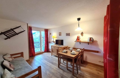 Mont-de-Lans House | Peaceful Mountain Apartment