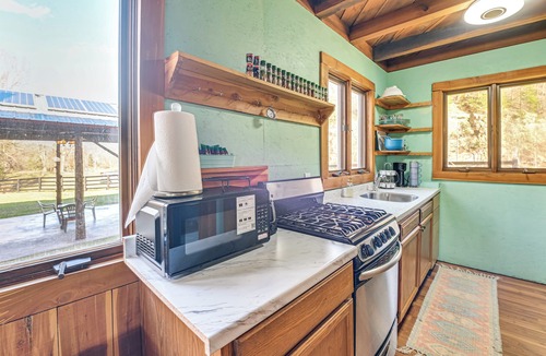 Nevisdale Cottage | Peaceful Mountain Cabin w/Views in Williamsburg