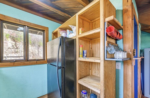 Nevisdale Cottage | Peaceful Mountain Cabin w/Views in Williamsburg
