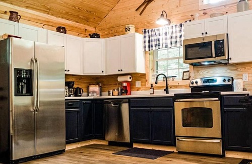 Edray Cabin | Peaceful Mountain View Retreat Near Snowshoe & Hiking