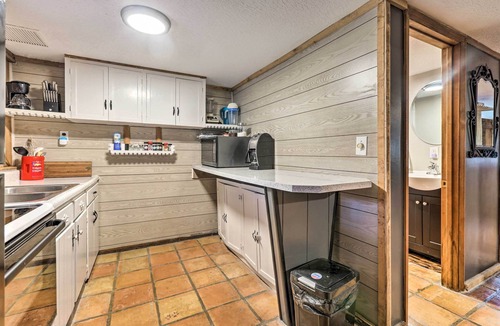 Mount Sterling Cottage | Peaceful Mt Sterling Cabin: Deck & Fire Pit!