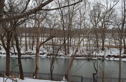 Buffalo House | Peaceful Niangua River Retreat