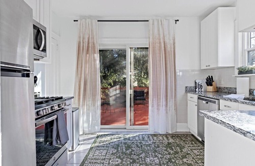 Oakley House | Peaceful Oakley Escape 2bd|Lg Priv Deck w views