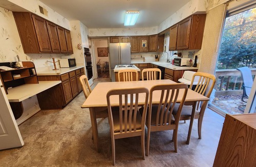 Reston House | Peaceful Oasis North Point - BBQ Grill - Free Parking