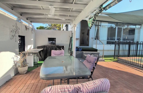Upper Mount Gravatt Apartment | Peaceful, Pool, LowTox, B'fast included, Yoga Yard