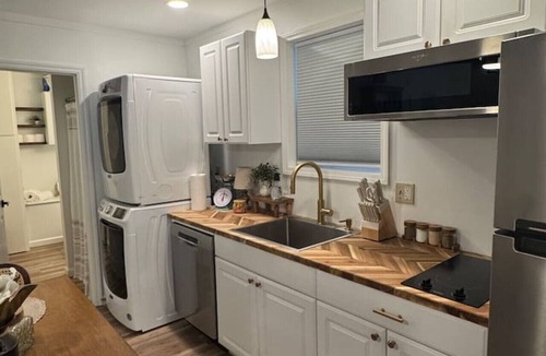 Kingston House | Peaceful Paint Rock Cottage-Pets OK-2 King beds-No Fuss Checkout