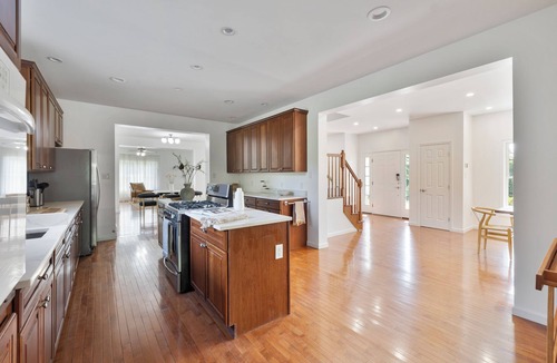 Woodridge House | Peaceful Paradise: Dream Holiday Home in Woodridge