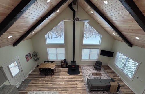 Elkton Cabin | Peaceful pet-friendly Cabin, near Shenadoah National Park