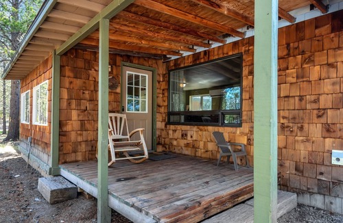 La Pine Cottage | "Peaceful Pine Cottage" on 2+acres - Close to Ski Resorts!