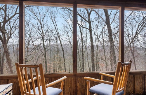 Branson West Cabin | Peaceful Pines Cabin: 3 Mins to SDC-Pool-Hiking-Lake-Fishing
