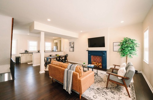 Pittsburgh House | Peaceful Pittsburgh Escape! Mins to North Shore, AGH, PNC Park, Rivers Casino!