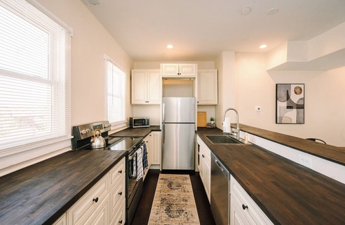 Pittsburgh House | Peaceful Pittsburgh Escape! Mins to North Shore, AGH, PNC Park, Rivers Casino!