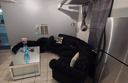 South Shore Apartment | Peaceful place Great location food markets transportation downtown lake Michigan