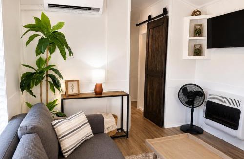 Archie Villa | Peaceful Pondside Stay