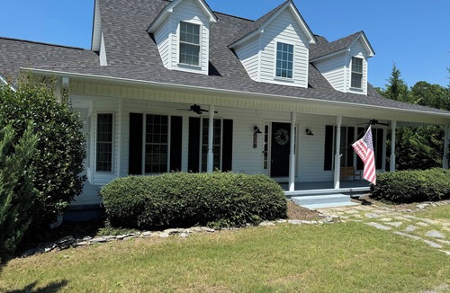 Carthage House | Peaceful & private 4 BR 2 1/2 Bath on 1 Acre in Carthage, 15 minutes from golf.