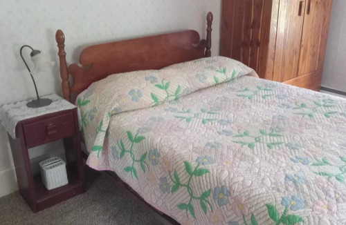 Elysburg House | Peaceful Private Country Farmhouse W/Starlink, 7 Min to Knoebels Pet Friendly!