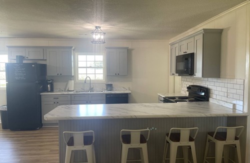 Metter Other | Peaceful, private country farmhouse w/large yard