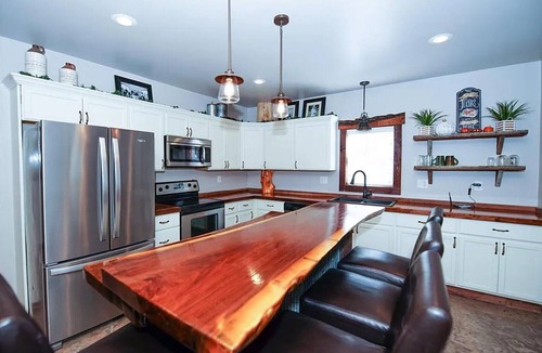 Blue Springs House | Peaceful private nature escape - Barndo retreat on 10 wooded acres, mins from KC