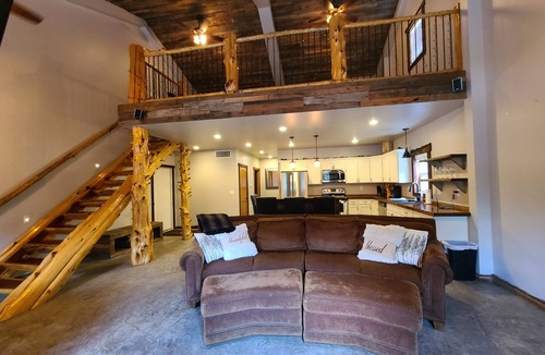 Blue Springs House | Peaceful private nature escape - Barndo retreat on 10 wooded acres, mins from KC