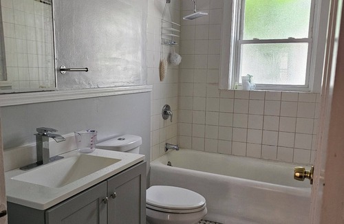 Pagedale Bed & Breakfast | Peaceful Private Room for Solo trip near Forest Park/U.City/Delmar Loop/Pagedale