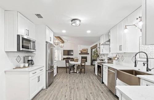 Southside House | Peaceful Private Luxe Farm Retreat, Hot Tub & Large yard, Longer&Corporate Deals