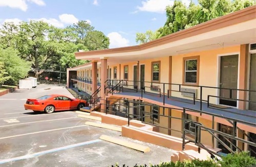 Governor's Walk Hotel | Peaceful & Quiet Stay near FSU Stadium & 1.3 Miles to Capitol | Family-Friendly