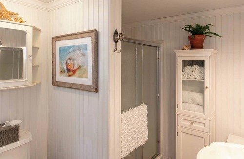 East Patchogue House | Peaceful Relaxation in a Quiet Neighborhood in the Heart of Long Island