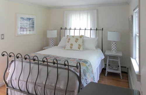 East Patchogue House | Peaceful Relaxation in a Quiet Neighborhood in the Heart of Long Island