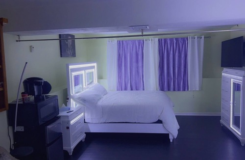 Worcester Bed & Breakfast | Peaceful & relaxed neighborhood. Private location
