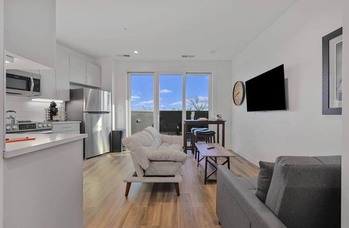 Hadley - Washington Apartment | Peaceful Retreat | City Views, Close to Broadway