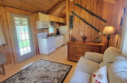 Springfield Cabin | Peaceful retreat on the historic 1794 Litsey estate near Springfield, Kentucky.