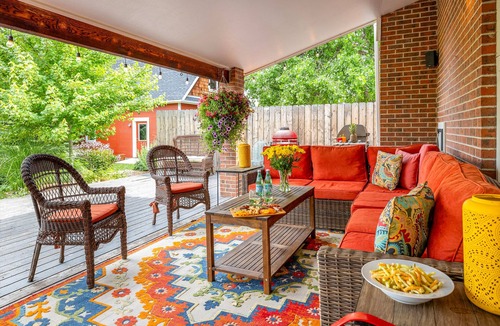 Boulder House | Peaceful Retreat with Outdoor Oasis — 10-min to Downtown