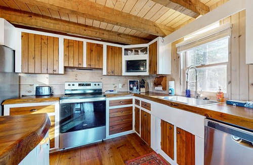 Sky Valley House | Peaceful retreat with stunning mountain views and modern amenities