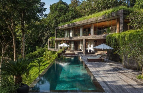 Kediri Villa | Peaceful river and jungle views, 6 bedrooms, close to beaches.