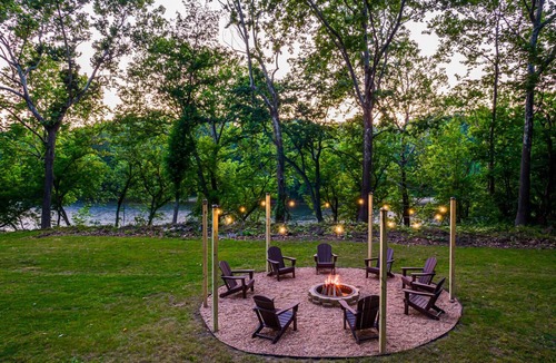 Shenandoah Cabin | Peaceful Riverfront Gem + SNP Mountain Magic w/Hot Tub & 6-8 Person Sauna