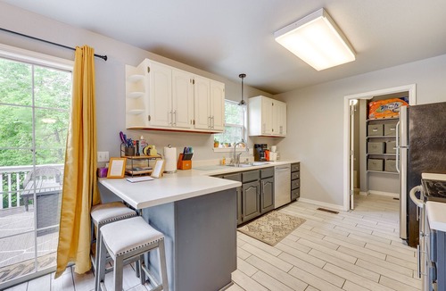 Beaver Shores House | Peaceful Rogers Home Near Beaver Lake!