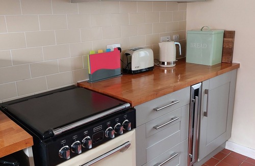 Kingswear Cottage | Peaceful Rural Location Set Within 5 Acres Of Pasture and Woodland, pet friendly