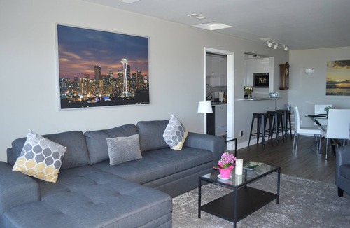 North Beach/Blue Ridge Apartment | Peaceful Seattle Luxury Estate Romantic Seaview Guesthouse