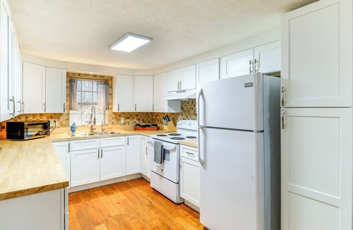 Abingdon Cabin | Peaceful South Holston Lake Cabin w/Dock & Deck!