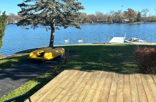 Waterford House | Peaceful Spacious Home on Crescent Lake Sleeps 8