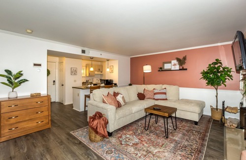 Norwich Villa | Peaceful Spa Villa Getaway - Hot Tub - 3 minutes to Mohegan Sun Casino