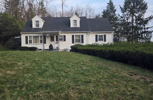 Southmont House | Peaceful, spacious and newly renovated house with AC in charming Hill top