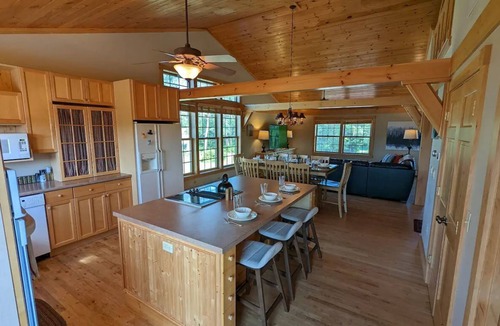Palmyra House | Peaceful, Spacious Lodge with Golf & Sunset Views