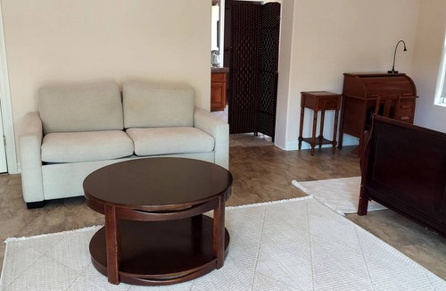 Vista Apartment | Peaceful spacious studio in Vista surrounded by greenery and birdsong.